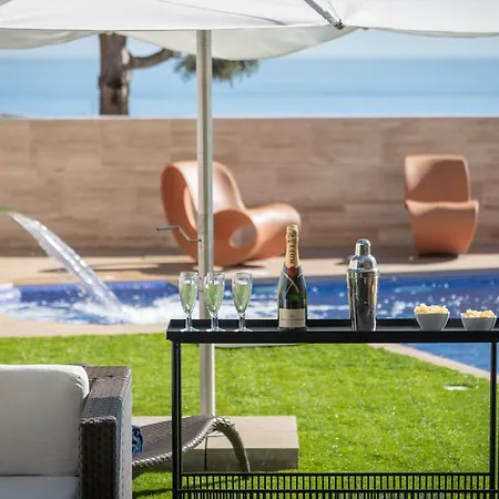 Seaview With Pool, Gym & Cinema