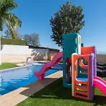 Seaview With Pool, Gym & Cinema