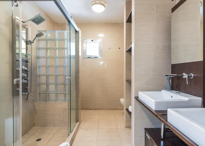 Seaview With Pool, Gym & Cinema *