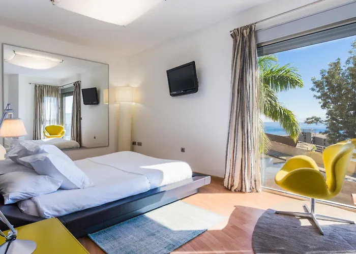 Seaview With Pool, Gym & Cinema *