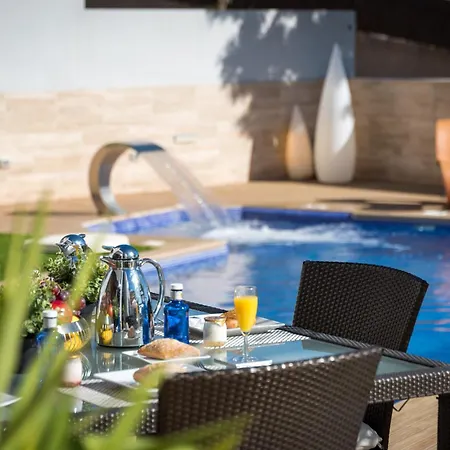 Villa Seaview With Pool, Gym & Cinema