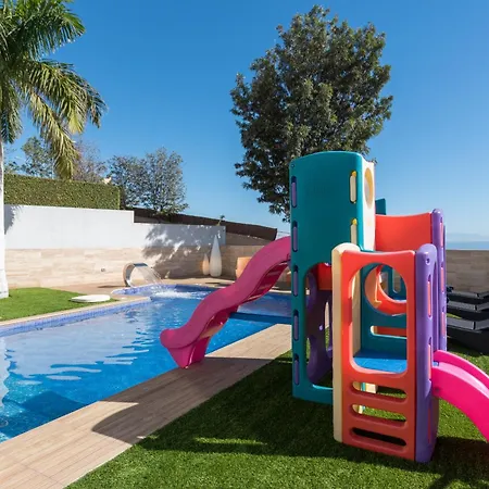 Seaview With Pool, Gym & Cinema